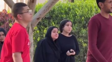 زوجة إبراهيم شيكا تنهار بالبكاء في الوداع الأخير أثناء جنازته