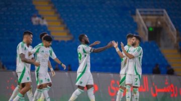 الأهلي يتألق بثنائية رائعة ويهزم الرائد في دوري روشن