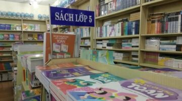 يجب على وزارة التربية والتعليم أن تكون مسؤولة أمام القانون عند اختيار الكتب المدرسية.