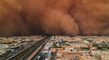 تحذيراً من تقلبات جوية ووصول عاصفة ترابية