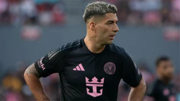 لويس سواريز: ثنائي برشلونة يتفوق على المعدل الطبيعي.. وأسلوب فليك “مذهل”