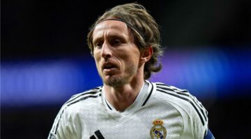 تعويضًا لرحيل مودريتش.. ريال مدريد يفاوض زميل عمر مرموش في فرانكفورت