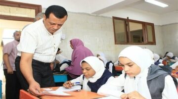 مدير تعليم سوهاج يتابع امتحانات الفصل الدراسي الثاني لضمان الانضباط وتكافؤ الفرص