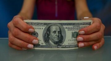 سعر الدولار خلال عطلات البنوك منتصف الجمعة ماذا حدث في السوق السوداء بعد قرارات البنك المركزي