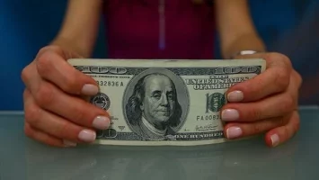 سعر الدولار خلال عطلات البنوك منتصف الجمعة ماذا حدث في السوق السوداء بعد قرارات البنك المركزي