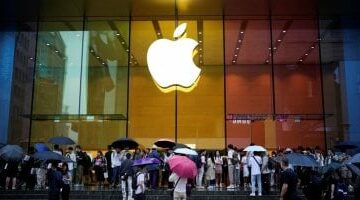 آبل تحضر لثورة تكنولوجية فى 2027.. آيفون زجاجي بالكامل وآخر قابل للطي