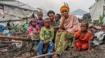 التعليم فى زمن الحرب.. اندلاع النزاع فى السودان تسبب فى زيادة نسبة التسرب والزواج القسرى للفتيات.. تسرب 17 مليون طالب وفرار نحو 500 ألف معلم من ديارهم.. واللغة أبرز تحديات الطلبة السودانيين فى بلاد اللجوء