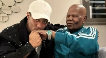 محمد رمضان ينشر صورة مع والده ويعلق: اللهم بارك فى صحة وعمر أبويا وكل أب