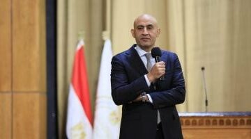 وزير التعليم يوجه بمواصلة صرف المستحقات المالية لمعلمى الحصة ومكافآت الامتحانات