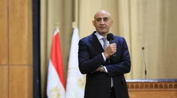 وزير التعليم يوجه بمواصلة صرف المستحقات المالية لمعلمى الحصة ومكافآت الامتحانات
