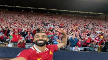 «سيلفي» محمد صلاح يثير الجدل.. هل كان احتفالًا عفويًا أم دع