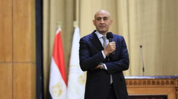 وزير التعليم يوجه بسرعة صرف المستحقات المتأخرة لمعلمي الحصة