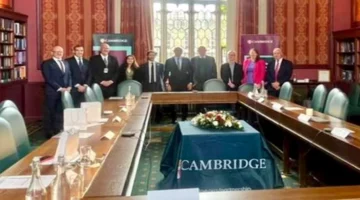 تعاون بين التعليم وجامعة كامبريدج لتطوير تدريس “الإنجليزية” في مصر