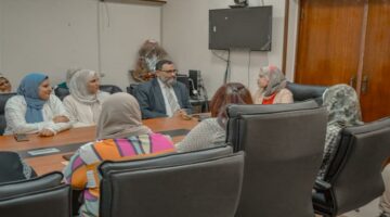 مدير التأمين الصحي بالقليوبية تجتمع مع أقسام الفرع.. وتوجّه