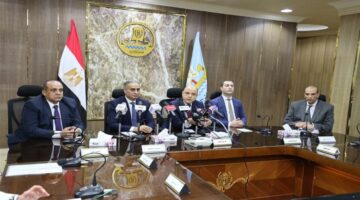 رئيس جهاز حماية المستهلك ومحافظ كفر الشيخ يبحثان مدى توافر ا