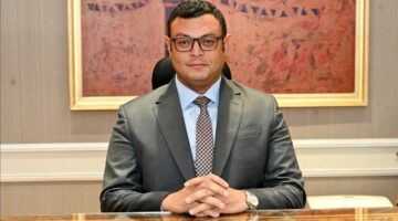 خلال جولته اليوم.. وزير الإسكان يتفقد محاور وطرق مدينة الشروق