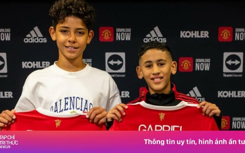 مانشستر يونايتد على وشك تقديم أصغر لاعب في التاريخ