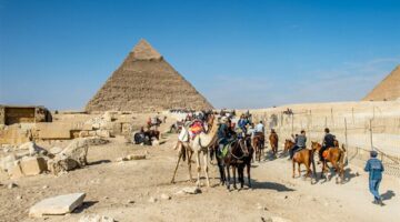أهرامات الجيزة تتعرض لحملة من الخارج ورد مفاجئ من مصر على أكاذيب الإعلام الخارجي لضرب السياحة