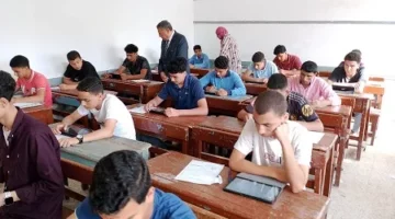 وكيل وزارة التعليم في البحيرة يراقب تقدم امتحانات نهاية العام للصفوف الابتدائية والإعدادية والثانوية.