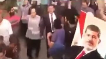 مواقع التواصل تضج بعد ظهور فيديو قديم لمحامي الطفل ياسين خلال مظاهرة مؤيدة للإخوان: “هل هي حملة ممنهجة؟