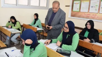 وكيل وزارة التعليم في بورسعيد يراقب امتحانات نهاية السنة بمدارس بحر البقر