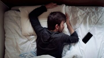 الأطعمة التي تساعدك على النوم فوراً