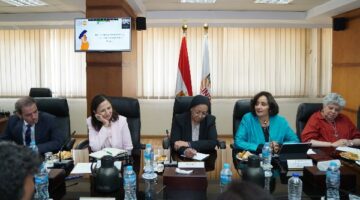 التخطيط القومي يعقد الاجتماع الثاني للجنة الاستشارية.. الاستثمار لإنهاء وفيات الأمهات