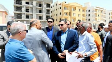 وزير الإسكان يتفقد المحاور والطرق الرئيسية بالعاصمة الإدارية والقاهرة الجديدة
