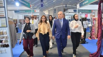 سفير مصري بالمغرب يتفقد المعرض الدولي للنسيج والموضة بالدار البيضاء