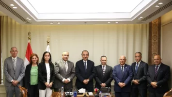 وزير قطاع الأعمال يتابع خطوات إعادة تشغيل مصنع بلوكات الأنود بالعين السخنة