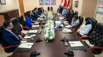 وزير الصناعة يشارك في فعاليات الاجتماع الدوري للجمعية العمومية لشركة الجسر العربي
