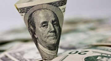 رسميًا.. تراجع جديد في سعر الدولار مقابل الجنيه اليوم بالبنوك