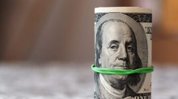 تراجع أسعار الدولار في مصر بختام تعاملات اليوم الأحد 4-5-2025