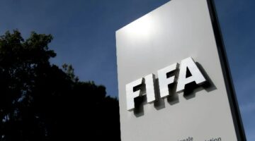 غرامة بملايين الدولارات.. فيفا يشدد إجراءاته ضد العنصرية في ملاعب كرة القدم
