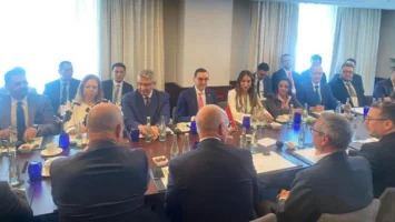 وزير الاستثمار يبحث مع رؤساء غرف التجارة العربية بألمانيا الفرص الاستثمارية المتاحة بمصر