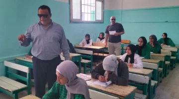 وكيل وزارة التعليم في الشرقية يراقب سير امتحانات الطلاب في المراحل الابتدائية والإعدادية والثانوية