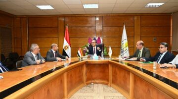 رئيس جامعة أسيوط يترأس اجتماع لجنة التعبئة العامة والإنتاج الحربي استعدادًا للعام الجامعي 2026