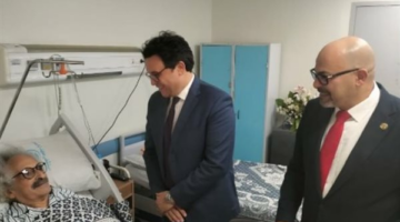 وزير الثقافة يزور الأديب صنع الله إبراهيم للاطمئنان على صحته بعد الجراحة