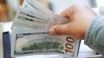 ارتفاع سعر الدولار في البنوك المصرية عقب تثبيت الفائدة بقرار بنك الاحتياطي الفيدرالي الأمريكي 1000 دولار بكام من الـATM؟