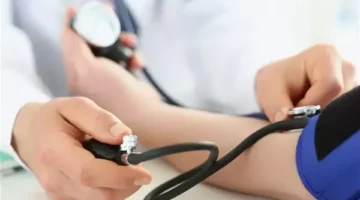 “الصحة” تطلق تحذيرا هاما لمرضى الضغط المرتفع لا تتناولوا هذه المكملات الغذائية حتى لا تعرضوا حياتكم للخطر