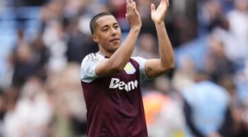 لاعب أستون فيلا على رادار الهلال