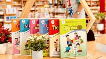 يجب أن تكون إدارة التعليم والتدريب في هانوي مسؤولة أمام القانون في اختيار الكتب المدرسية.