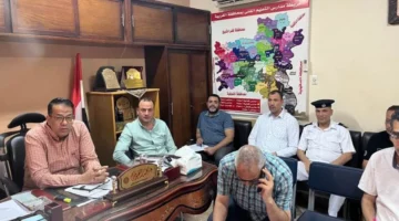 بالصور.. وكيل وزارة التعليم في الغربية يراقب الامتحانات العملية للدبلومات الفنية من غرفة العمليات الرئيسية