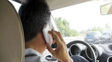 حملات المرور تسجل 501 مخالفة لاستخدام الهاتف أثناء القيادة