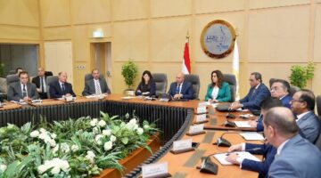 مراجعة موقف الأراضي بالمناطق الصناعية في صعيد مصر