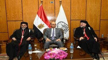 رئيس جامعة أسيوط يلتقي قيادات الكنائس لتهنئة عيد الأضحى المبارك