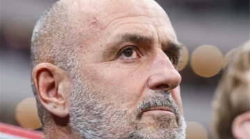 رسميًا.. مدرب بولندا يستقيل بعد أزمته مع ليفاندوفسكي