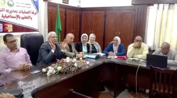 استعدادًا للبداية مع امتحانات الثانوية العامة.. وكيل وزارة التعليم بالإسماعيلية يتفقد الترتيبات النهائية مع رؤساء اللجان.