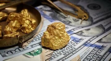 بعد التراجع الأخير.. أسعار الذهب والدولار في مصر اليوم