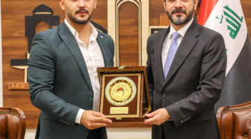 وزير التعليم يكرم الطالب الأول على دفعته من نزلاء السجون الإصلاحية